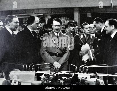 Adolf Hitler 1889 - 1945. Homme politique allemand lors d'une exposition d'automobiles à Berlin 1935 Banque D'Images