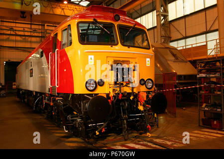 La dernière classe de la Vierge de 57 locomotives pour être délivré de la Traction brosse travaille à Loughborough a été équipé d'un connecteur pour Delner Thunderbi Banque D'Images