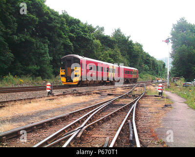 Le sud de l'utilisation des services de l'espoir Transpennine Valley pour fournir une connexion entre Sheffield et Manchester en utilisant Class 158 rames diesel, dont l'une est Banque D'Images