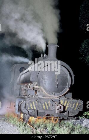 Un Écossais Stewart construit 5'3'' 0-4-0 ST 1903 jauge pendant sa journée de corvées à sa charpente métallique à Mogi Das Cruzes.14-11-1978. Banque D'Images