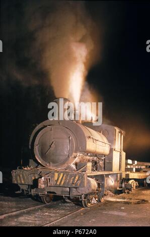 Un Écossais Stewart construit 5'3'' 0-4-0 ST 1903 jauge pendant sa journée de corvées à sa charpente métallique à Mogi Das Cruzes.14-11-1978. Banque D'Images