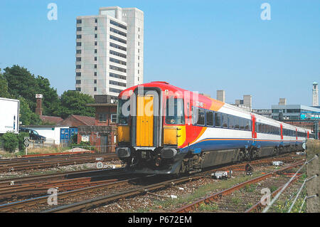 Une classe 442 South West Trains quitte Southampton. 2003 Banque D'Images