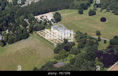 Vue aérienne de Harewood House, près de Leeds, West Yorkshire (prises de plus de 1500' de sorte qu'aucune des questions de droit d'auteur de la propriété) Banque D'Images