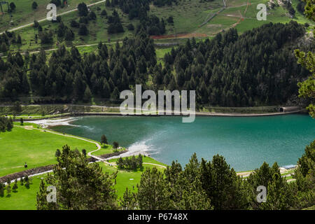 Vue sur la Vall de Nuria Valley dans le montagnes Pyreneean, Catalogne, Espagne Banque D'Images