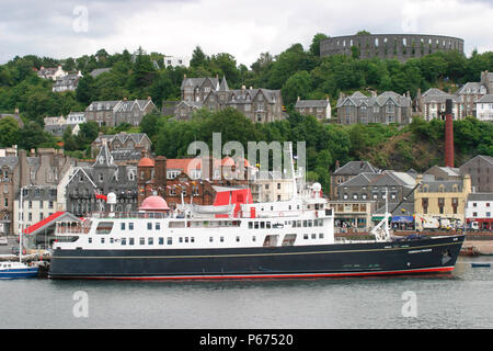 Le port de ferry d'Oban à l'attente de départ. Juillet 2004. Banque D'Images