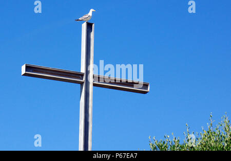 Golfo Aranci, SARDAIGNE. Nostra Signora del monte country Eglise : la mouette sur la croix Banque D'Images