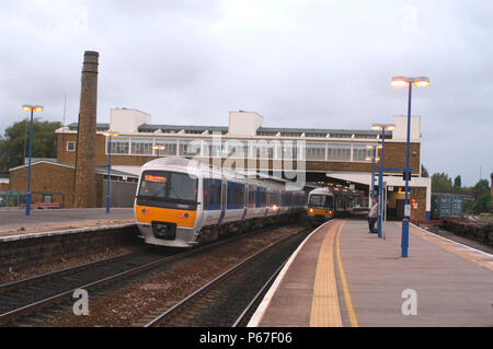 La gare de Banbury avec Chiltern et First Great Western Link services présents. Septembre 2004 Banque D'Images