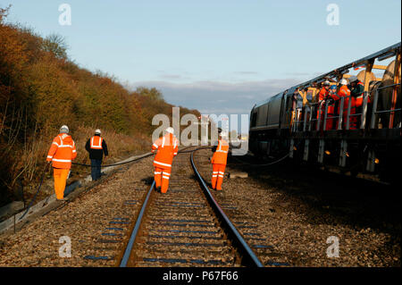 La pose de câbles à Fenny Compton pendant l'resignaling du Cherwell Valley line. Dimanche 19 octobre 2003. Banque D'Images