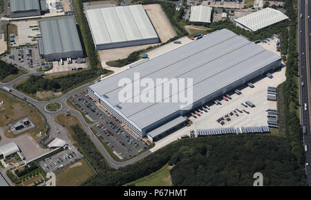 Vue aérienne de Poundworld Retail Ltd centre de distribution à Normanton, West Yorkshire Banque D'Images