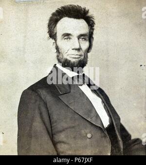 Abraham Lincoln, président des États-Unis. La coupe courte est peut-être suggérée par Lincoln's coiffure pour faciliter la prise de sa vie masque par Clark Mills. Lincoln savait par expérience combien les cheveux longs pourraient s'accrocher à l'aide de plâtre.