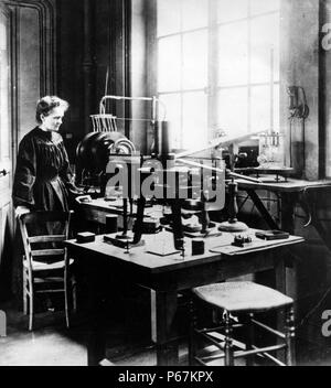 Photographie de Marie Sklodowska-Curie (1867-1934) un Polish et naturalisées-physicien français, lauréat du Prix Nobel et un chimiste qui a effectué des recherches sur la radioactivité. Datée 1906 Banque D'Images