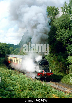 North York Moors Railway. No.31 'Meteor' de luttes le gradient à Beckhole avec le 13,55 de Grosmont à Pickering. 22 août 1982. Banque D'Images