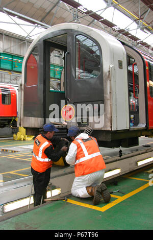 Remise à neuf de stock chez métro Ruislip. Mai 2004 Banque D'Images