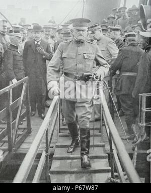 John Pershing (1860-1948), général des armées des États-Unis arrive en France pendant la Première Guerre mondiale Banque D'Images