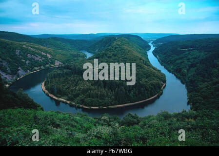 Boucle de la sarre près de Mettlach, Allemagne. Banque D'Images