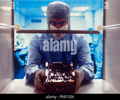 La chambre était propre et d'un laboratoire de réparation d'ordinateur, England, UK. Banque D'Images