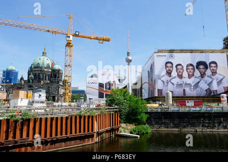 Allemagne, Berlin, grand Samsung annonce avec l'équipe de football allemande lors du championnat du monde de la Fifa 2018 en Russie Banque D'Images