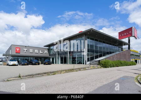 Tesla store à Rotterdam, Pays-Bas Banque D'Images
