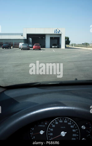 ITV d'installations ou de station d'inspection en Espagne. Vue depuis l'intérieur de la voiture Banque D'Images