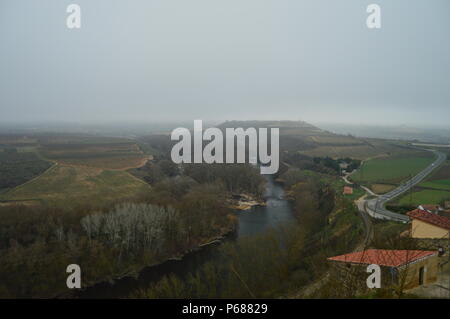 Belle vue sur le fleuve Ebro à son col par Briones. Nature, Paysage, l'histoire, les voyages. 27 Décembre, 2015. Briones, La Rioja, Espagne. Banque D'Images