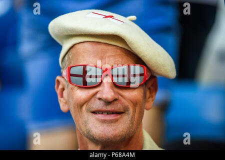 Stade de Kaliningrad Kaliningrad, en Russie. 28 Juin, 2018. Coupe du Monde de la FIFA, Football, Groupe G, l'Angleterre et la Belgique ; anglais ventilateur avec team Crédit : verres Plus Sport Action/Alamy Live News Banque D'Images