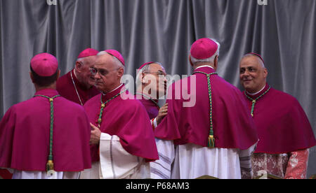 La cité du Vatican. 28 Juin, 2018. (Saint-siège) LE PAPE FRANÇOIS . créer 14 nouveaux cardinaux de l'Iraq, du Pakistan, de l'Italie, la Pologne, le Pérou, le Japon, Madagascar et plusieurs officiels du Vatican. Les 11 nouveaux cardinaux âgés de moins de 80 ans, seront des participants actifs dans un futur Conclave. La cérémonie a été dans la Basilique Saint-Pierre au Vatican : Evandro Inetti de crédit/ZUMA/Alamy Fil Live News Banque D'Images