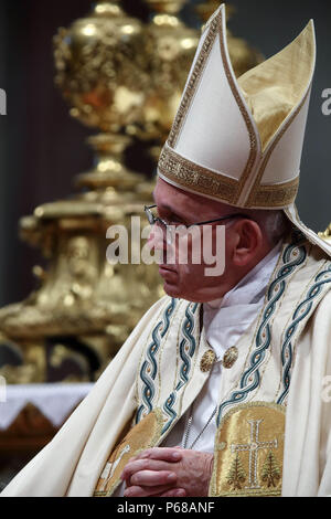 La cité du Vatican. 28 Juin, 2018. (Saint-siège) LE PAPE FRANÇOIS . créer 14 nouveaux cardinaux de l'Iraq, du Pakistan, de l'Italie, la Pologne, le Pérou, le Japon, Madagascar et plusieurs officiels du Vatican. Les 11 nouveaux cardinaux âgés de moins de 80 ans, seront des participants actifs dans un futur Conclave. La cérémonie a été dans la Basilique Saint-Pierre au Vatican : Evandro Inetti de crédit/ZUMA/Alamy Fil Live News Banque D'Images