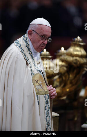 La cité du Vatican. 28 Juin, 2018. (Saint-siège) LE PAPE FRANÇOIS . créer 14 nouveaux cardinaux de l'Iraq, du Pakistan, de l'Italie, la Pologne, le Pérou, le Japon, Madagascar et plusieurs officiels du Vatican. Les 11 nouveaux cardinaux âgés de moins de 80 ans, seront des participants actifs dans un futur Conclave. La cérémonie a été dans la Basilique Saint-Pierre au Vatican : Evandro Inetti de crédit/ZUMA/Alamy Fil Live News Banque D'Images