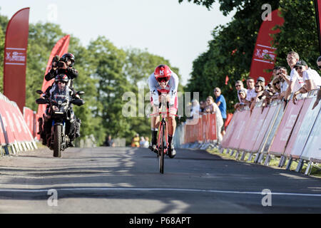 Northumberland, Royaume-Uni. 28 Juin, 2018. Alex Dowsett de l'équipe Katusha- Alpecin franchit la ligne pour prendre le bronze à la course élite hommes : Crédit Crédit : Dan Dan Cooke Cooke/Alamy Live News Banque D'Images