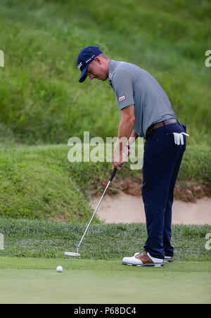 Potomac, MD, USA. 28 Juin, 2018. Ethan Tracy putts sur le 14ème green au cours de la première ronde de la nationale de Quicken Loans à PTC Potomac Potomac, MD. Justin Cooper/CSM/Alamy Live News Crédit : Cal Sport Media/Alamy Live News Banque D'Images