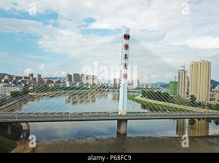 Tonghua, Tonghua, Chine. 28 Juin, 2018. Tonghua, Chine 28 juin 2018 : photographie aérienne de Tonghua, une ville construite le long de la rivière Hun dans le nord-est de la Chine, la province de Jilin. Crédit : SIPA Asie/ZUMA/Alamy Fil Live News Banque D'Images