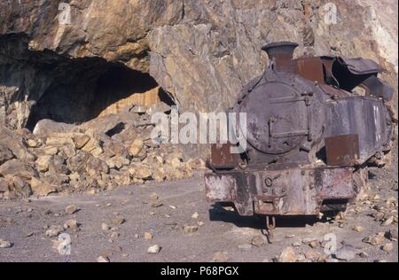 Ce Dubs 0-6-0T n°1515 de 1881 est abandonné sur une corniche dans le grand puits des mines de Rio Tinto dans le sud de l'Espagne. Vendredi 8 mai1987. Banque D'Images