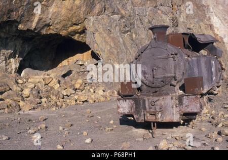 Ce Dubs 0-6-0T Nº1515 de 1881 est abandonné sur une corniche dans le grand puits des mines de Rio Tinto dans le sud de l'Espagne. Vendredi 8 mai 1987. Banque D'Images