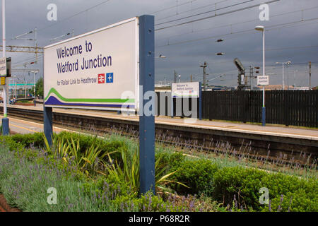 La gare de Watford Junction enseigne lumineuse. L'année 2004. Banque D'Images