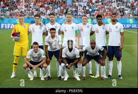 Rangée arrière, de gauche à droite, la Jordanie Pickford, John Stones, Gary Cahill, Eric Dier, Phil Jones, Marcus Rashford, Ruben Loftus-Cheek. Première rangée, de gauche à droite, l'Angleterre Jamie Vardy, Trent Alexander-Arnold, Danny Rose et Fabian Delph avant la Coupe du Monde de football Groupe G match au stade de Kaliningrad. Banque D'Images