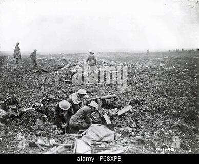 Les machine gun squad sur la crête de Vimy 1917. La victoire canadienne à la bataille de la crête de Vimy, 9-12 avril 1917, est considéré par beaucoup comme un moment déterminant pour le Canada dans la première guerre mondiale Banque D'Images