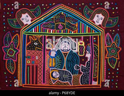 Mola Kuna par artiste textile indien, représentant une scène biblique. À partir de l'archipel des San Blas, Panama. Design en applique inverse portés sur femme blouse. La nativité. Banque D'Images