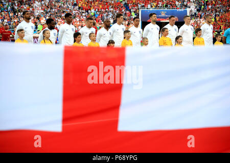 L'Angleterre les joueurs line-up avant la Coupe du Monde de football Groupe G match au stade de Kaliningrad. Banque D'Images