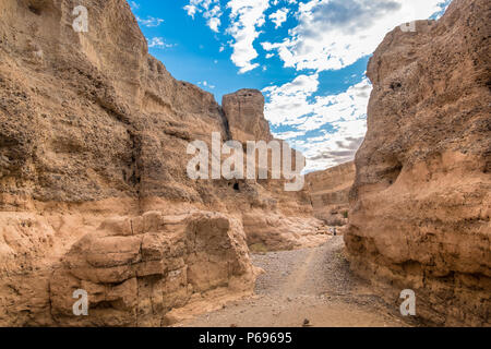 Canyon de Sesriem, Sossusvlei, Namib-Naukluft National Park, la Namibie. Un canyon naturel sculpté par la rivière Tsauchab dans la roche sédimentaire locale, à propos de Banque D'Images