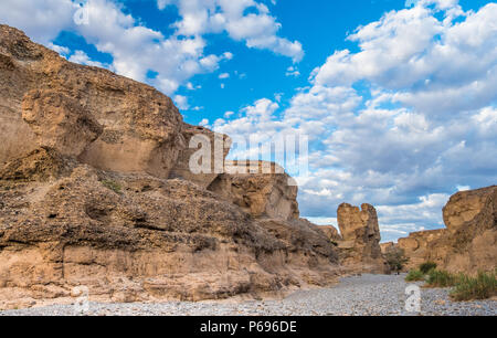 Canyon de Sesriem, Sossusvlei, Namib-Naukluft National Park, la Namibie. Un canyon naturel sculpté par la rivière Tsauchab dans la roche sédimentaire locale, à propos de Banque D'Images