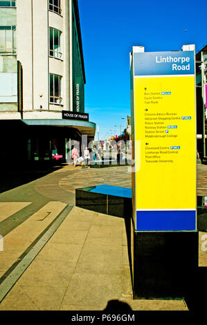 Linthorpe informations Road sign, Middlesbrough, Cleveland, Angleterre Banque D'Images