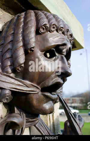 Détail sculptural sur le Memorial Gower dans le Bancroft Garden dans Stratford sur Avon Warwickshire Angleterre UK Banque D'Images