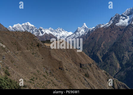 Everest, Lhotse et l'Ama Dablam sommets. Camp de base de l'Everest trek au Népal Banque D'Images