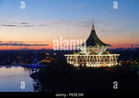 Coucher de soleil sur la rivière Sarawak Kuching, Malaisie, Banque D'Images