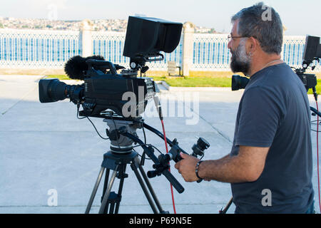 Côté arrière du caméraman vidéo photograp prise à la scène, et de l'équipement de production d'événements séminaire concept Banque D'Images