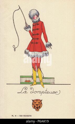 Femme en costume de lion tamer, la dompteuse, in fur hat, garni de fourrure veste avec se dirigera, jaune, bottes et fouet. Lithographie de Artiste inconnu avec pochoir pochoir handcoloring de 'Nos Travestis" (Notre Fancy Dress Costumes), Paris, 1928. Banque D'Images