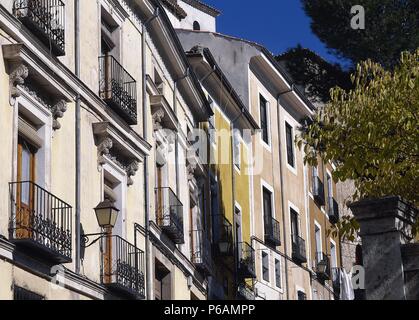 L'Espagne. Castille-la manche. Cuenca. Façades du logement. Détail. Alfonso VIII Street. Banque D'Images