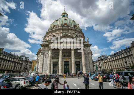 Copenhague, Danemark - 23 juin, 2018. L'entrée de l'église de Frederik, populairement connu comme l'église de marbre au cœur de Copenhague. (Photo crédit : Gonzales Photo - Kim M. Leland). Banque D'Images