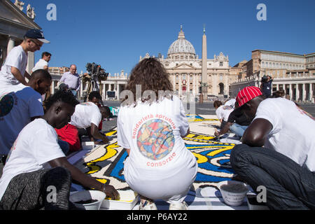 Rome, Italie. 29 Juin, 2018. À l'occasion de la fête des Saints Pierre et Paul, patrons de Rome, retourne l'événement traditionnel organisé par la Pro Loco de Rome le long de Via della Conciliazione et sur la Piazza Pio XII. Crédit : Matteo Nardone/Pacific Press/Alamy Live News Banque D'Images