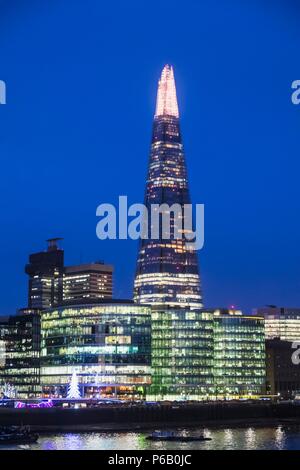 L'Angleterre, Londres, Southwark, London Bridge City, plus London Riverside Office Complex et le tesson Banque D'Images